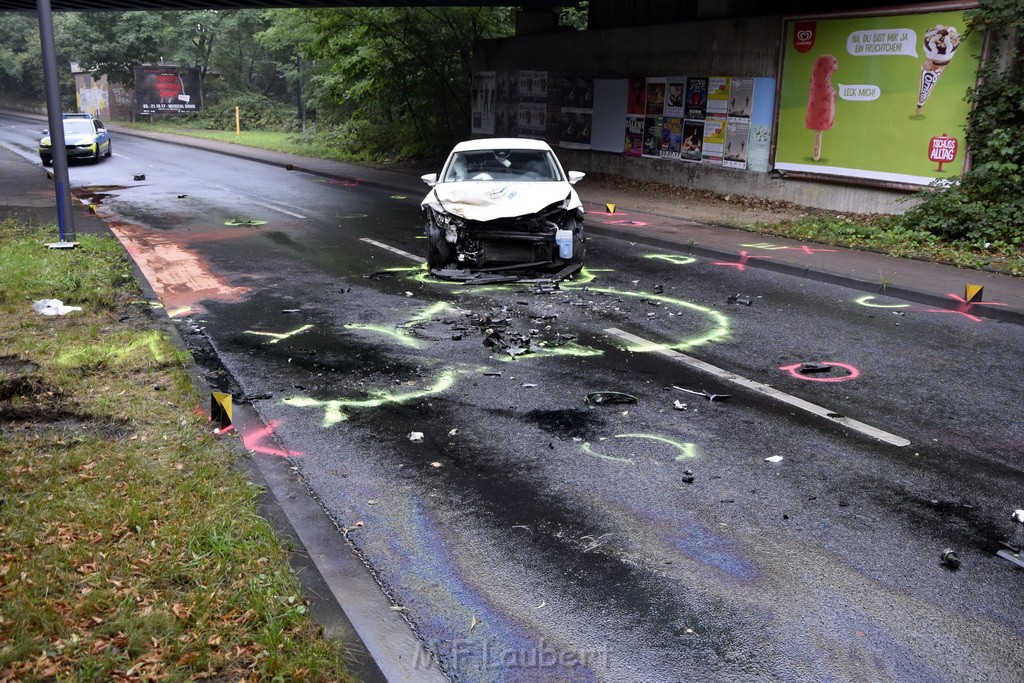 VU Frontal Koeln Hoehenhaus Berlinerstr vor Leuchterstr P70.JPG - Miklos Laubert